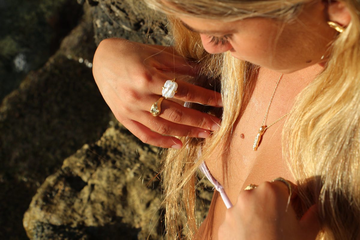 Salt Fish necklace gold