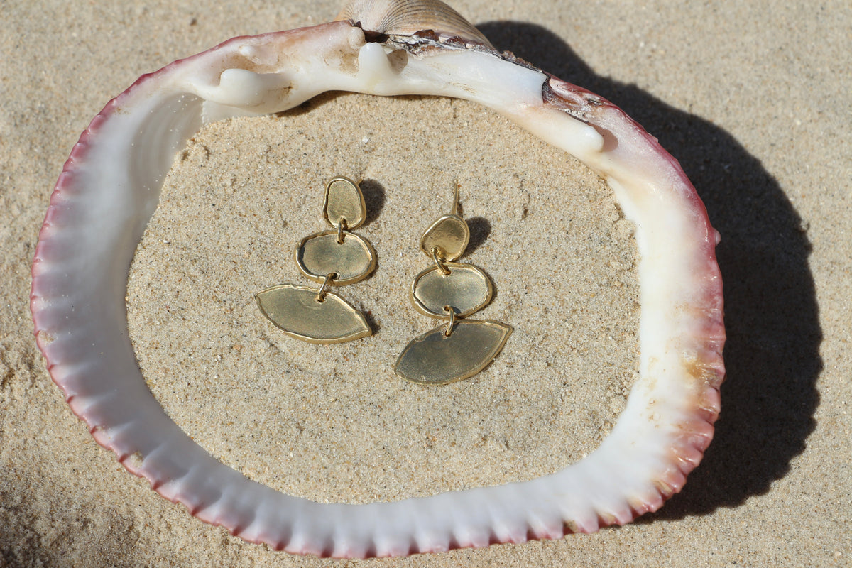 Slow dance earrings gold