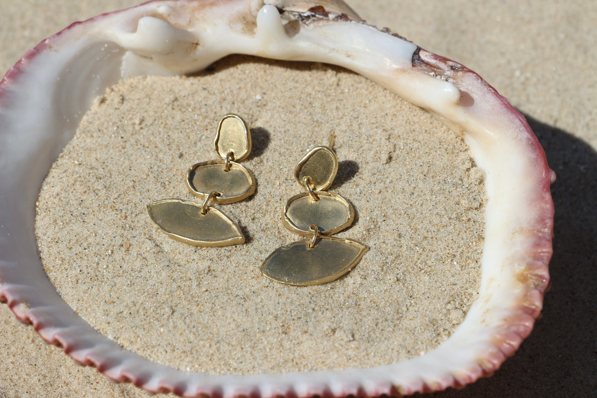 Slow dance earrings gold