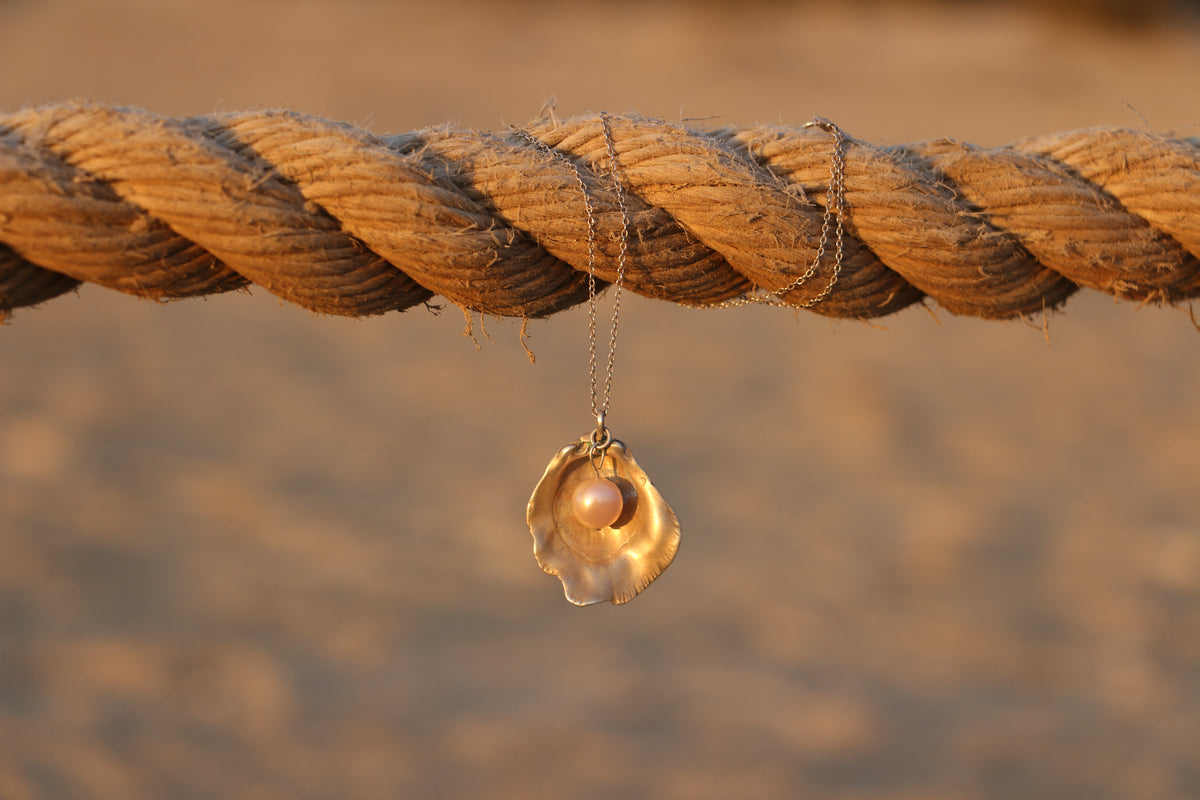 Scallop pearl necklace