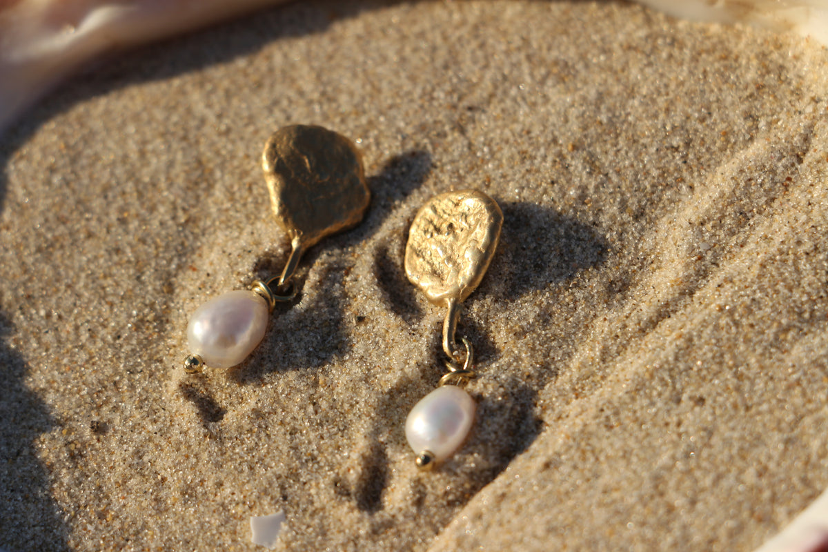 Shoreline earrings gold