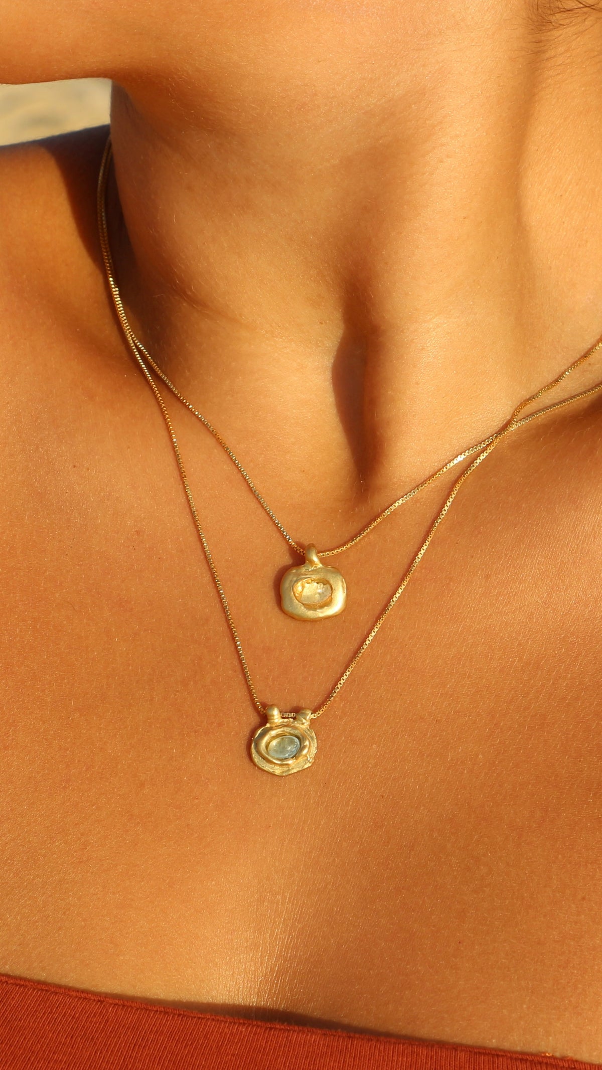 Tan line necklace gold