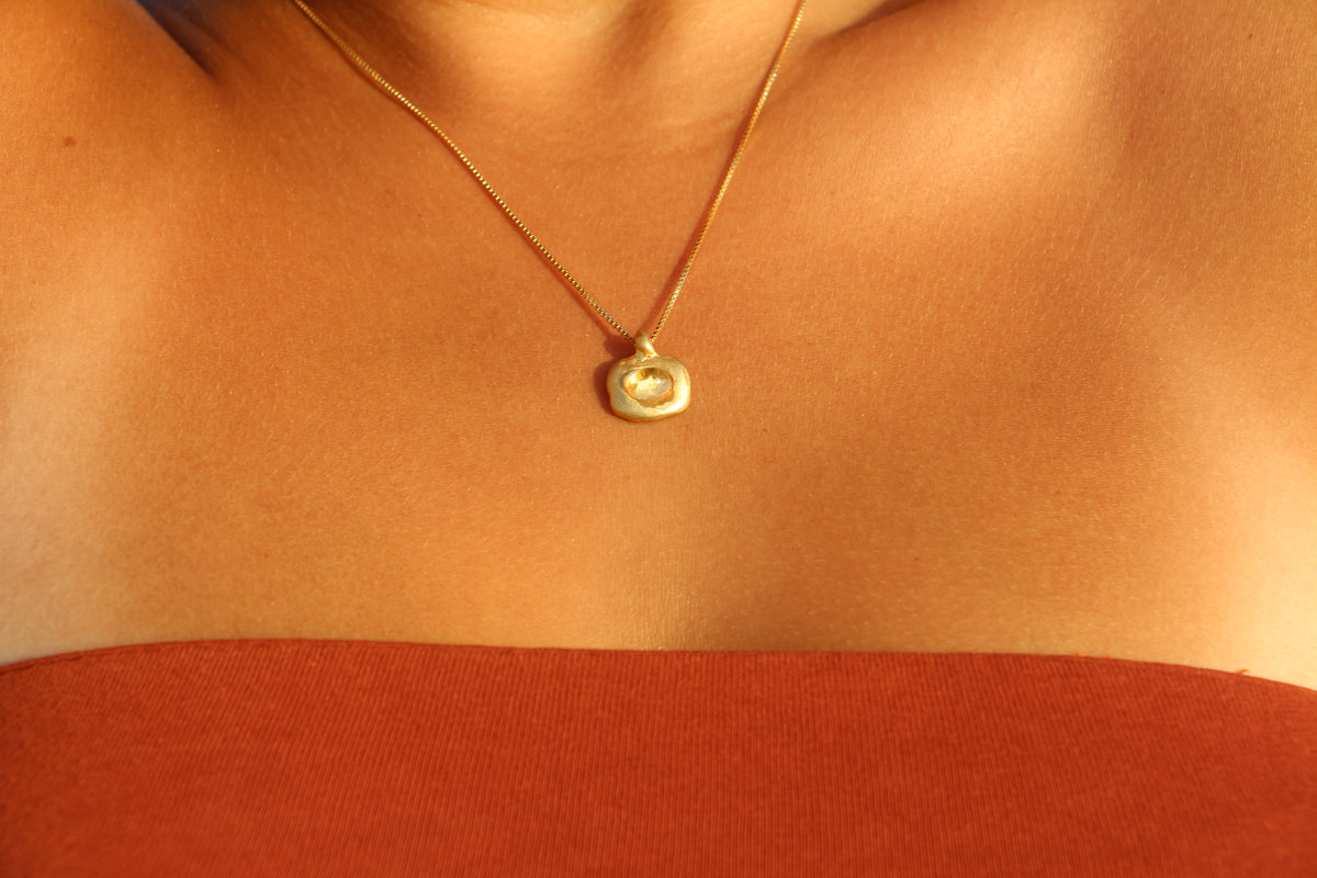 Tan line necklace gold