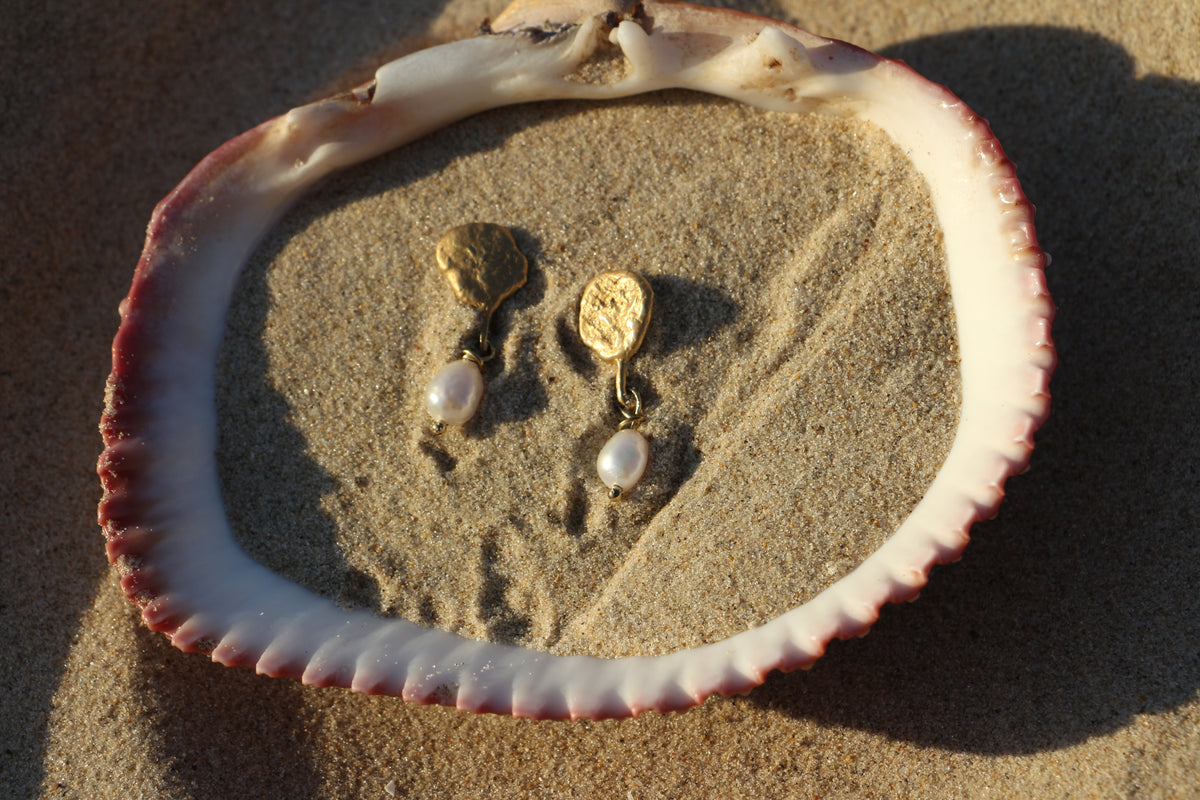 Shoreline earrings gold