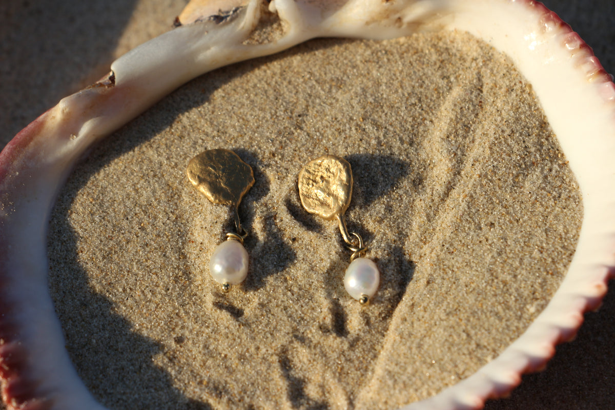 Shoreline earrings gold