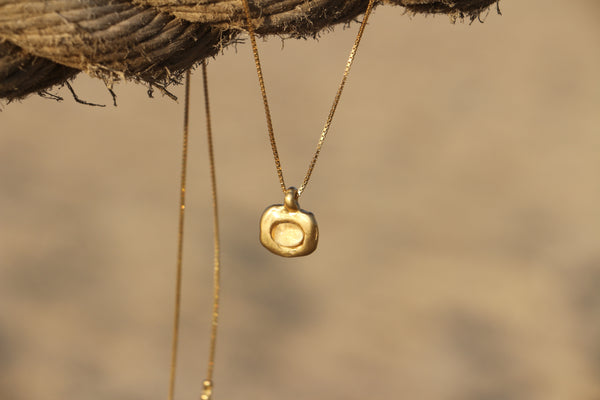 Tan line necklace gold